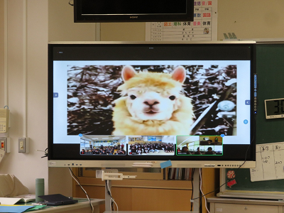 剣淵小学校・地域や学校の紹介をしている様子