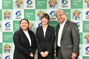 トリニティさんとアンナマリィさんと大山市長