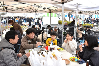 冬のうまいもんまつり会場の様子5